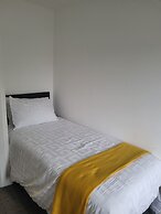 Impeccable 4-bed House in Leicester