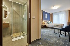 Crystal Hotel