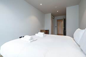 Spacious Flat in North London