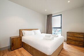 Spacious Flat in North London