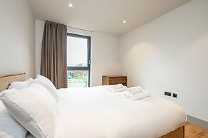 Spacious Flat in North London