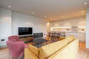 Spacious Flat in North London