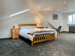 Stunning 5bed House in Birmingham Contractors Also