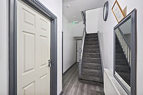 Stunning 5bed House in Birmingham Contractors Also