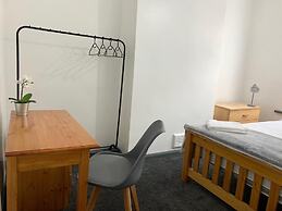 Stunning 5bed House in Birmingham Contractors Also