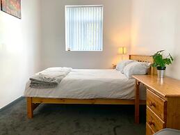 Stunning 5bed House in Birmingham Contractors Also