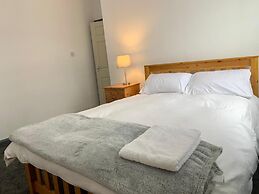 Stunning 5bed House in Birmingham Contractors Also