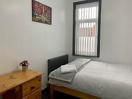 Stunning 5bed House in Birmingham Contractors Also