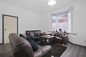 Stunning 5bed House in Birmingham Contractors Also