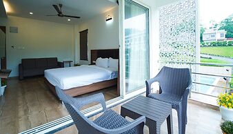 Club Nirvana Boutique Resort Pure-Veg