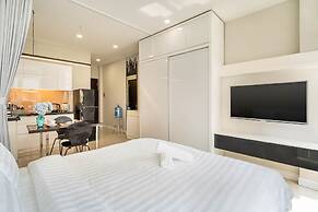 WE HOME Ton That Tung