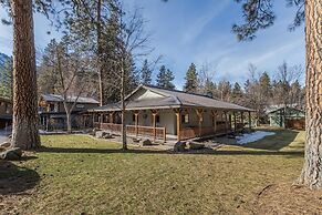 Riverside Cabin 5 Bedroom Home by RedAwning