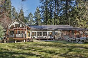 Riverside Cabin 5 Bedroom Home by RedAwning