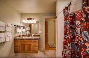 Riverside Cabin 5 Bedroom Home by RedAwning