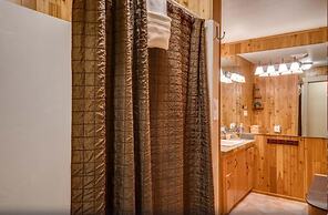 Riverside Cabin 5 Bedroom Home by RedAwning