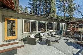 Riverside Cabin 5 Bedroom Home by RedAwning