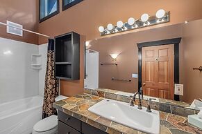 Riverside Cabin 5 Bedroom Home by RedAwning