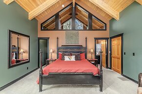 Riverside Cabin 5 Bedroom Home by RedAwning