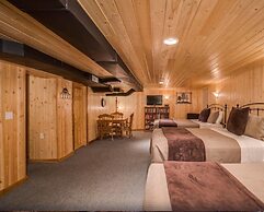 Riverside Cabin 5 Bedroom Home by RedAwning