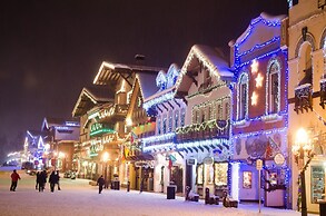 Riverside Cabin 5 Bedroom Home by RedAwning