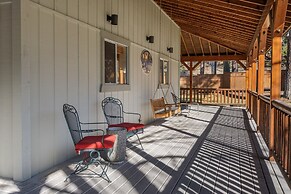 Riverside Cabin 5 Bedroom Home by RedAwning