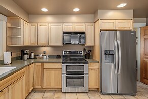 Riverside Cabin 5 Bedroom Home by RedAwning