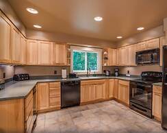 Riverside Cabin 5 Bedroom Home by RedAwning