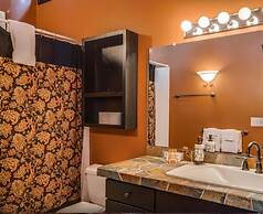 Riverside Cabin 5 Bedroom Home by RedAwning