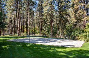 Riverside Cabin 5 Bedroom Home by RedAwning