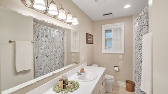 Eugene - Close To Everything 3 Bedroom Home by RedAwning