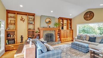 Eugene - Close To Everything 3 Bedroom Home by RedAwning