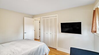 Eugene - Close To Everything 3 Bedroom Home by RedAwning