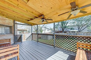 Austin Home w/ Deck - 9 Mi to Zilker Park!
