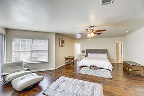 Austin Home w/ Deck - 9 Mi to Zilker Park!