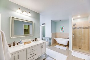 Austin Home w/ Deck - 9 Mi to Zilker Park!