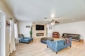 Austin Home w/ Deck - 9 Mi to Zilker Park!