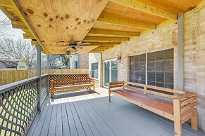 Austin Home w/ Deck - 9 Mi to Zilker Park!