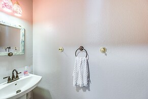 Austin Home w/ Deck - 9 Mi to Zilker Park!