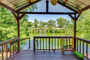 Seguin Riverfront Retreat: Fishing Dock + Kayaks!