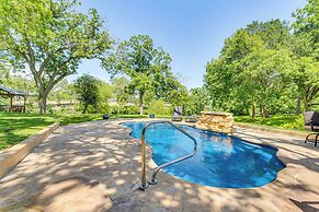 Seguin Riverfront Retreat: Fishing Dock + Kayaks!