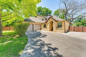 Seguin Riverfront Retreat: Fishing Dock + Kayaks!