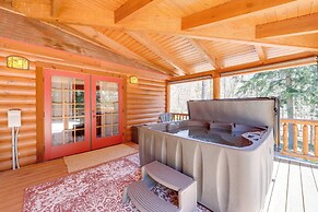 Hot Tub & Dock: Waterfront Cabin in Old Forge!