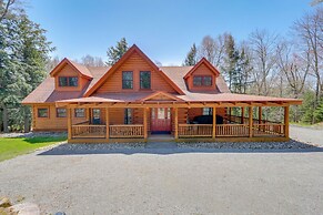 Hot Tub & Dock: Waterfront Cabin in Old Forge!