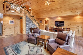 Hot Tub & Dock: Waterfront Cabin in Old Forge!
