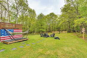 Albrightsville Log Cabin w/ Hot Tub & Fire Pit!