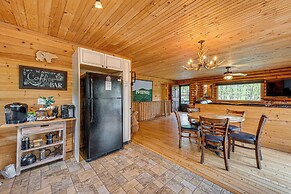 Albrightsville Log Cabin w/ Hot Tub & Fire Pit!