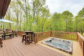 Hot Tub & Fire Pit: Albrightsville Log Cabin!