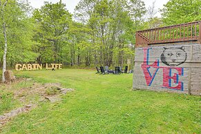 Hot Tub & Fire Pit: Albrightsville Log Cabin!