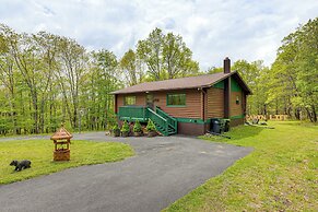 Hot Tub & Fire Pit: Albrightsville Log Cabin!