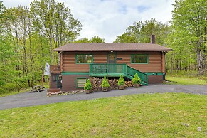 Hot Tub & Fire Pit: Albrightsville Log Cabin!